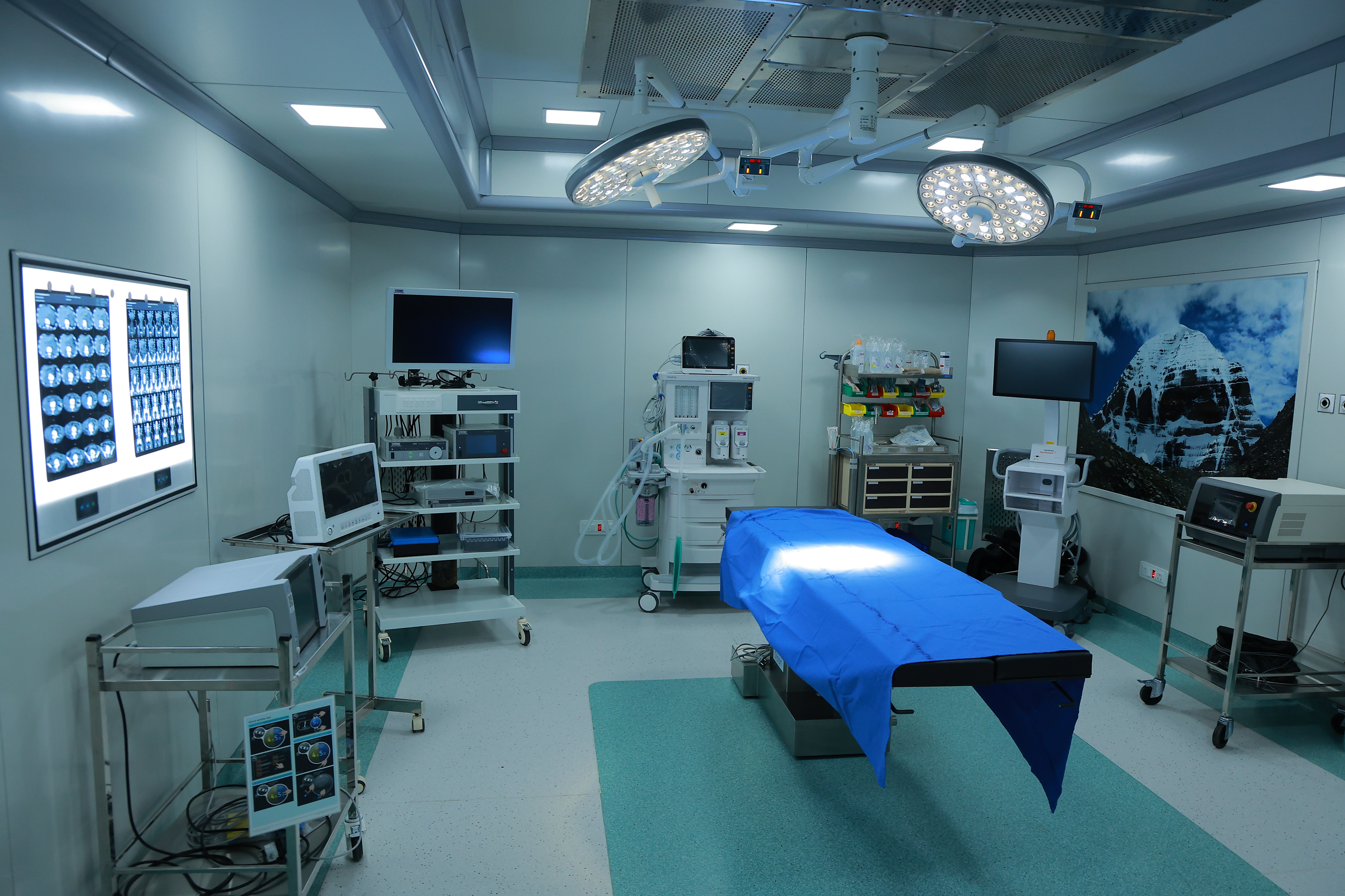 Surgical table and anesthesia machine inside Tara Hospital operation theatre
