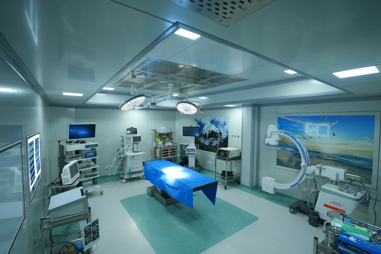 Laminar flow operation theatre with advanced surgical lights and C-arm equipment